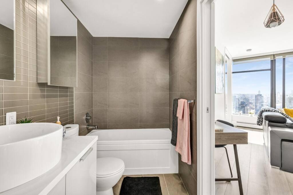 Central Luxury Apartment With Best City Views! Vancouver Buitenkant foto